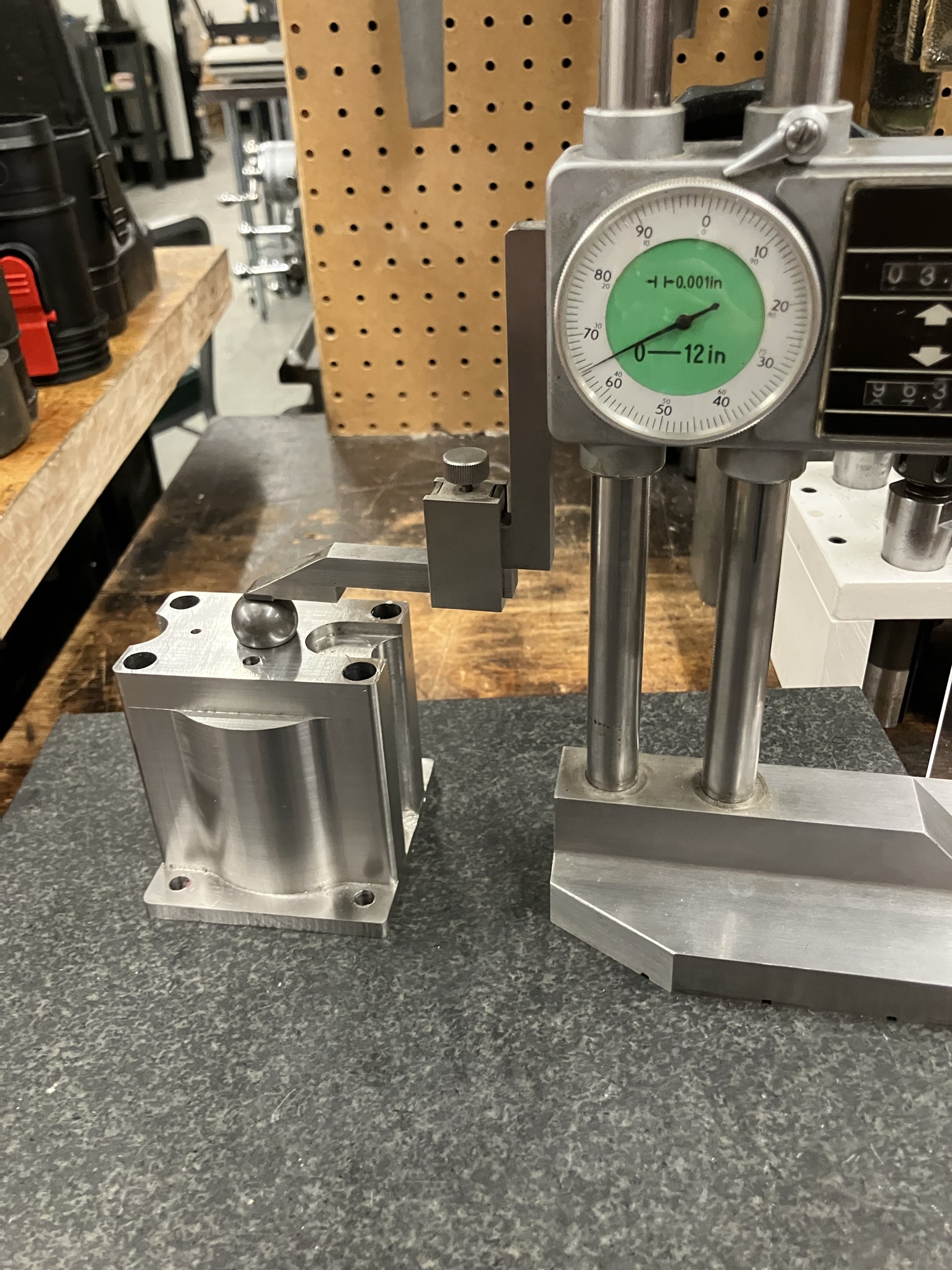 Measuring the position of an O-ring groove with a surface plate.