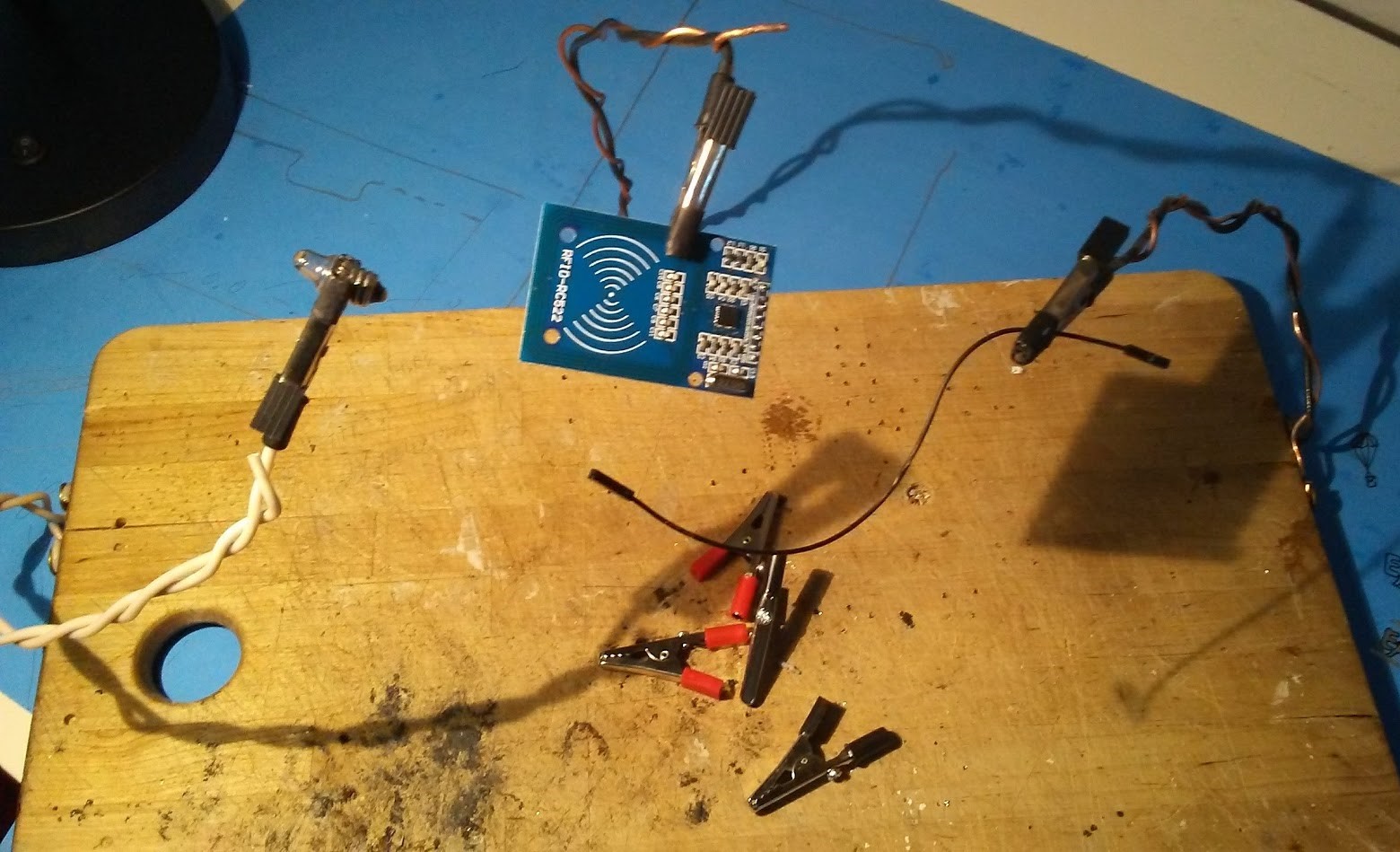 a diy soldering third arm